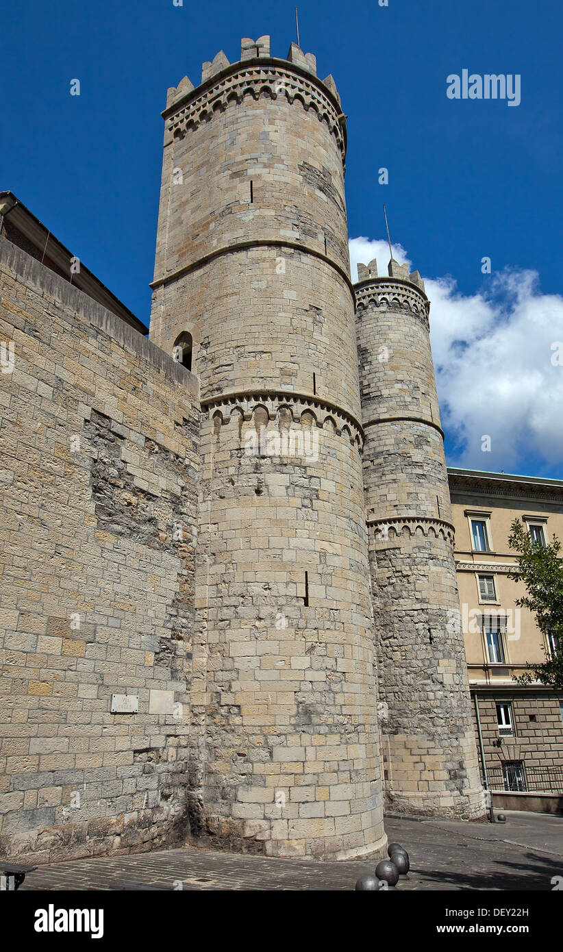 Le torri della medievale Porta Soprana gates (circa XI c.). Genova, Italia Foto Stock