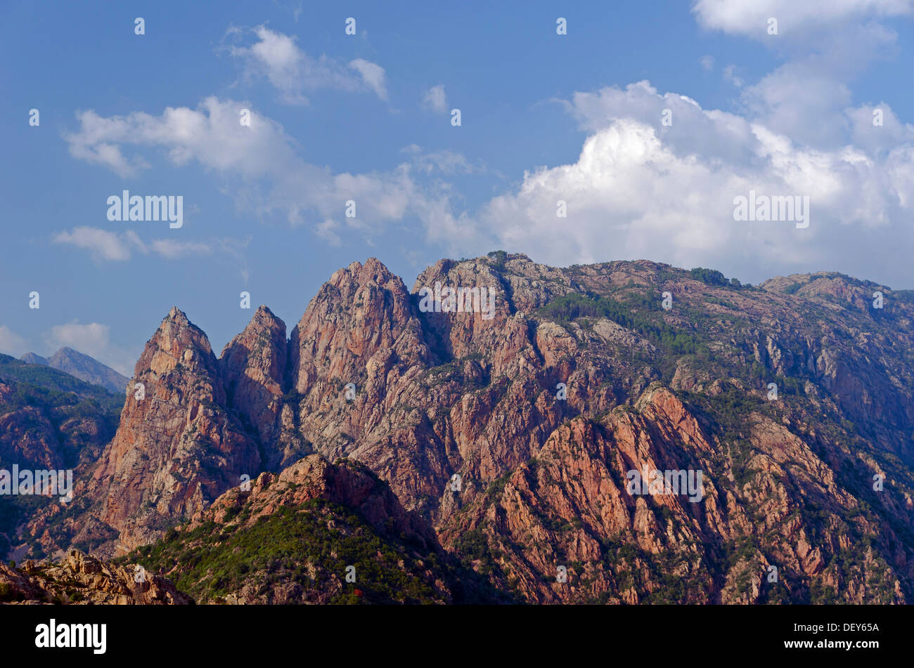 I picchi tipici della montagna in Corsica, Ota, Corsica, Francia Foto Stock