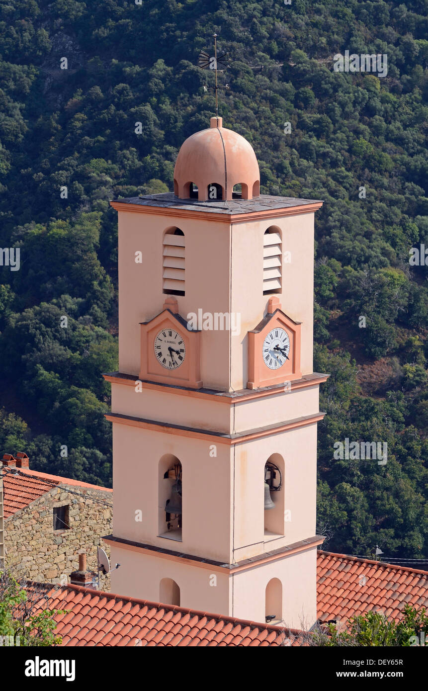 Chiesa del piccolo villaggio di Ota nelle montagne della Corsica, Ota, Corsica, Francia Foto Stock
