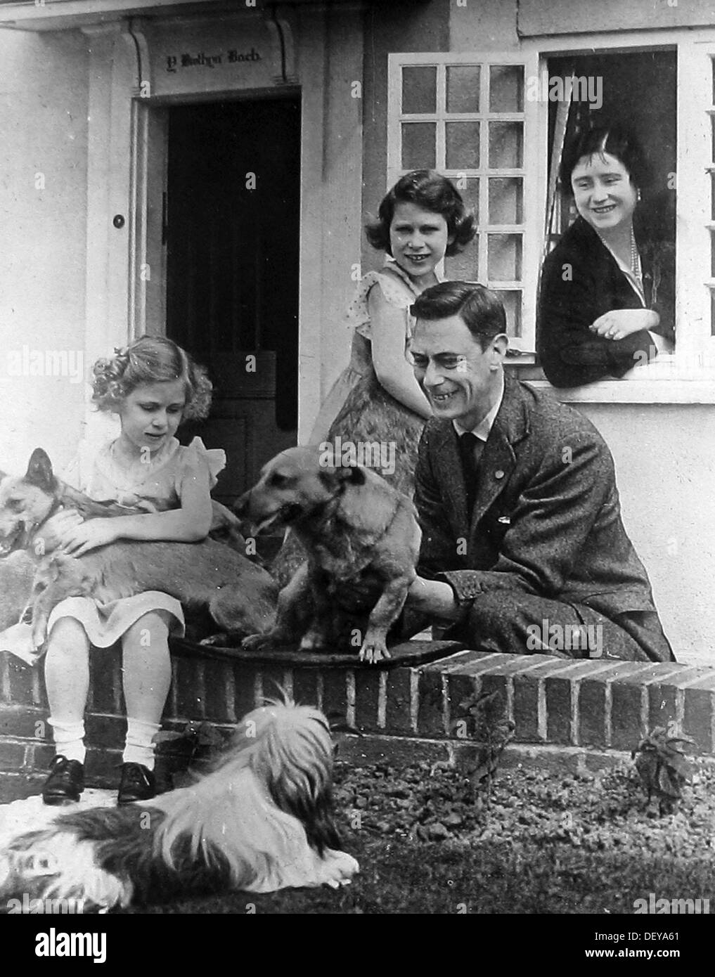 Il re George VI, principesse Elisabetta e Margaret, regina madre, probabilmente 1930s Foto Stock
