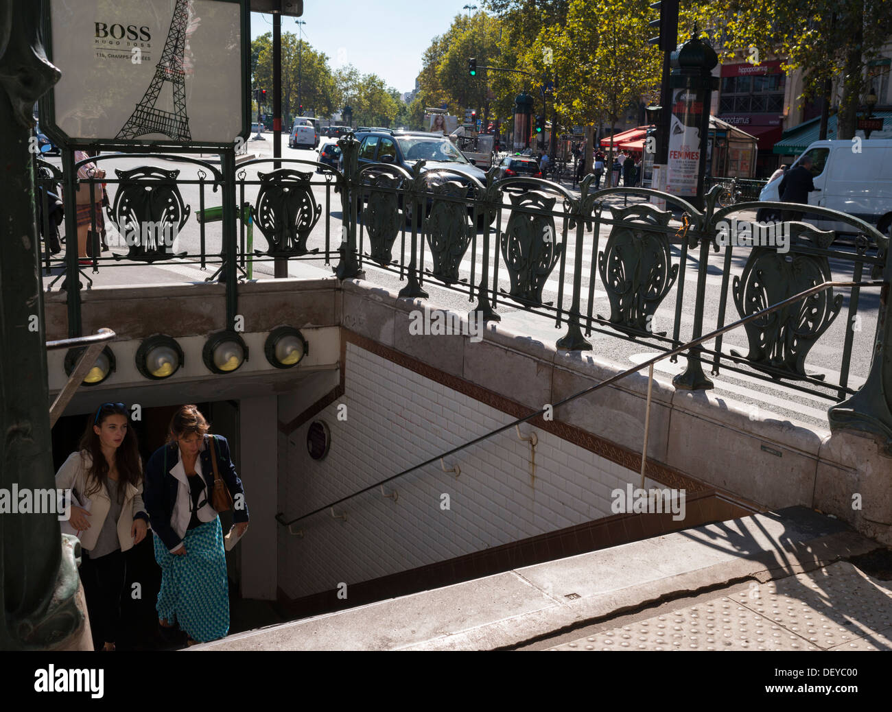 Metro (metropolitana) entrata a La Bastille, Parigi, Francia Foto Stock