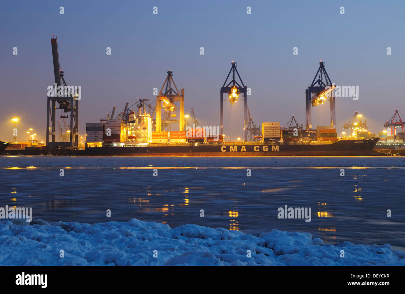 Una nave portacontainer viene scaricato nel porto di Amburgo, Burchardkai terminal, Amburgo Foto Stock