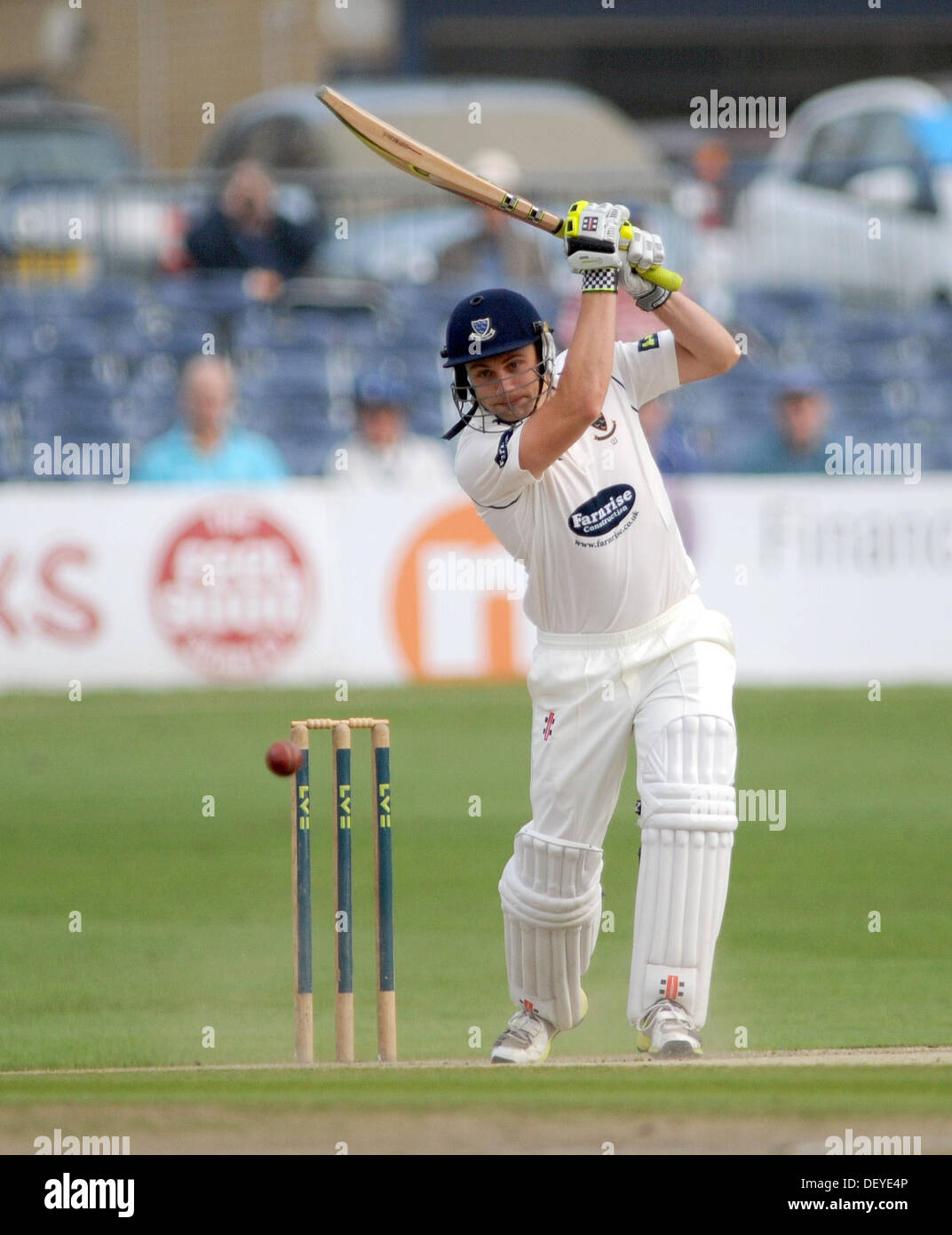 Luke Wright di Sussex urtare contro Durham durante il secondo giorno giocare nel loro campionato LV partita di cricket a Hove oggi Foto Stock