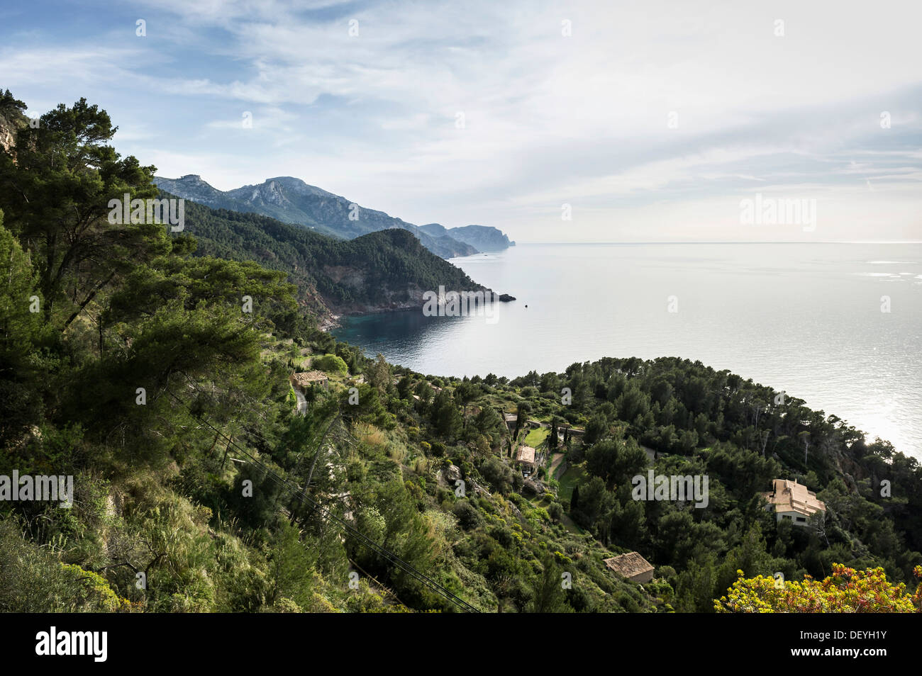 Il paesaggio costiero con montagne, Banyalbufar, Maiorca, isole Baleari, Spagna Foto Stock