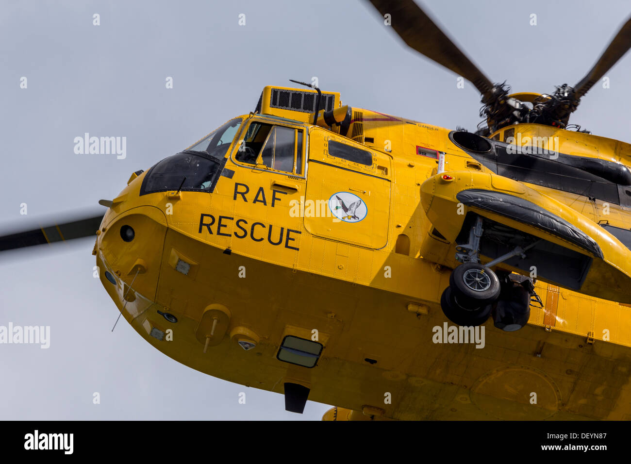 RAF Salvataggio in elicottero in volo da LOSSIEMOUTH Scozia Scotland Foto Stock