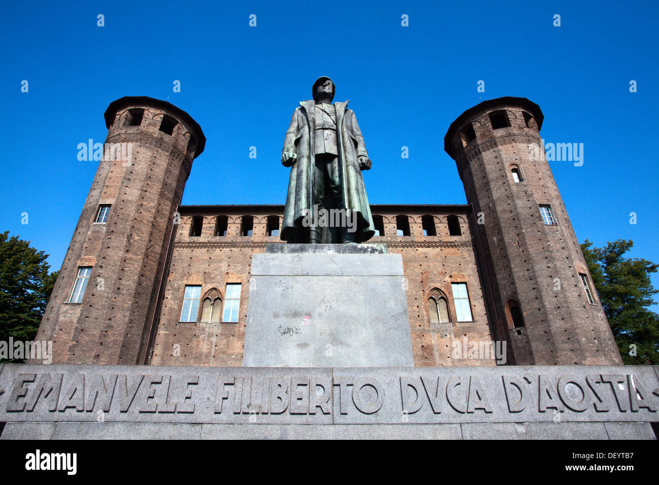 Prima mondiale di un memoriale di guerra per Emanuele Filiberto 2a duca d'Aosta in Piazza Castello Torino Piemonte Italia Foto Stock