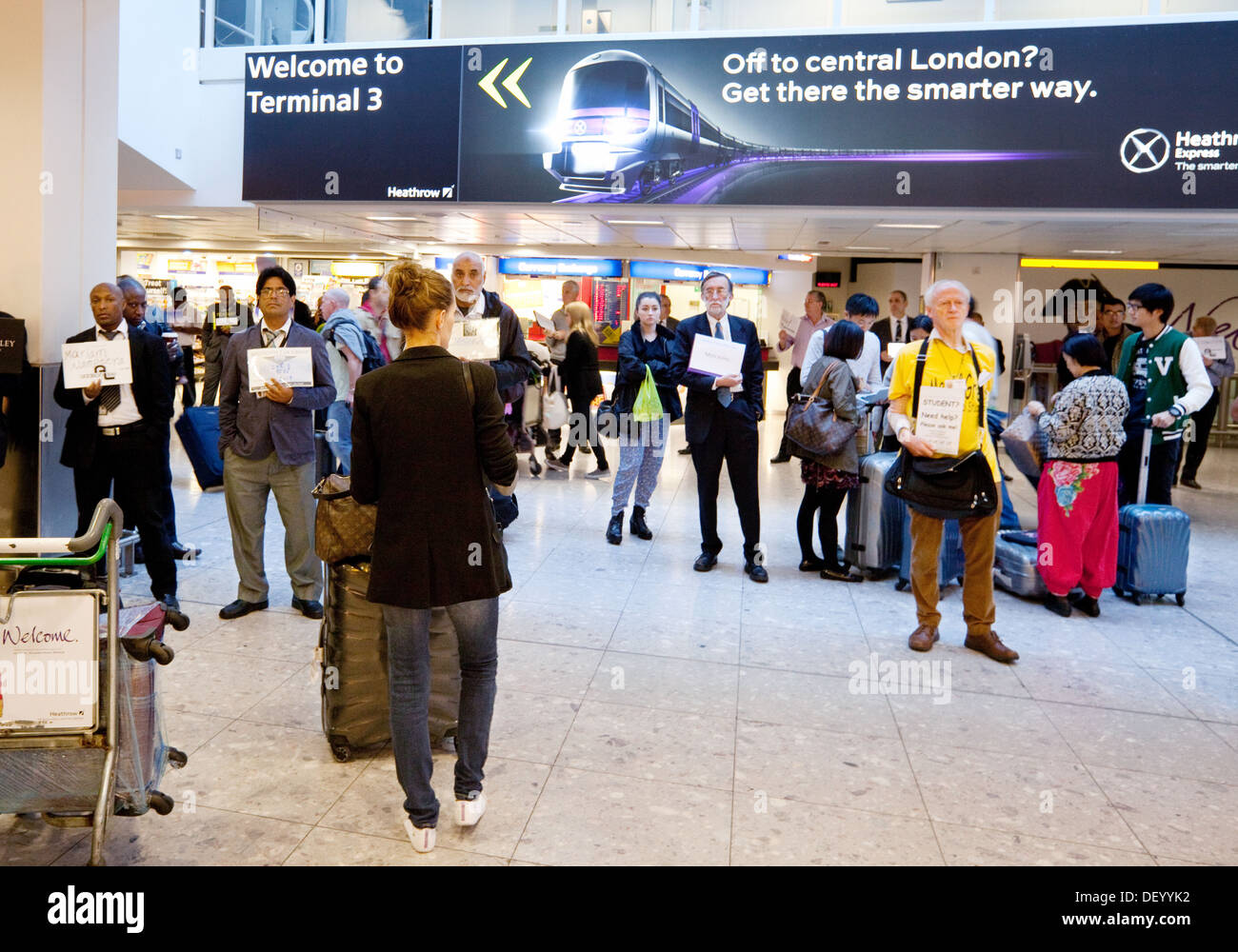 Aria in entrata passeggeri presso gli arrivi, terminale 3 tre, l'aeroporto di Heathrow London REGNO UNITO Foto Stock
