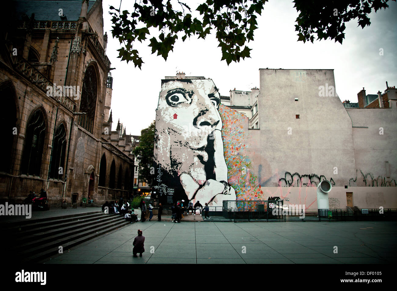 Graffiti vicino San Merri Chiesa a Le Marais, Parigi, Ile de France, Francia, Europa Foto Stock