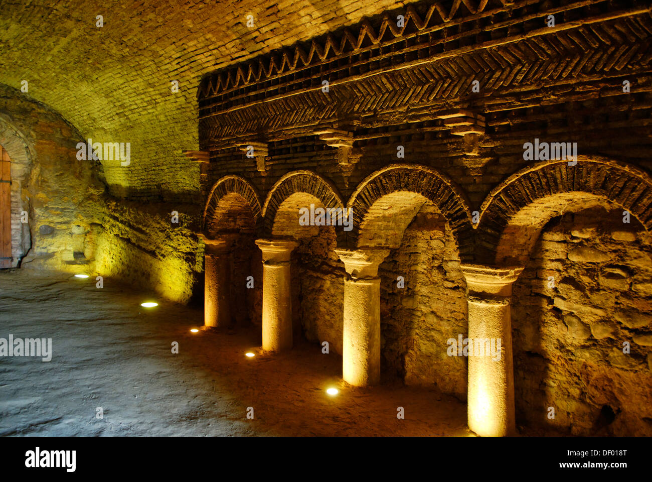 Archi in un sotterraneo delle grotte, Santarcangelo di Romagna, sul mare Adriatico, Provincia Rimini, Emilia Romagna, Itay, Europa Foto Stock