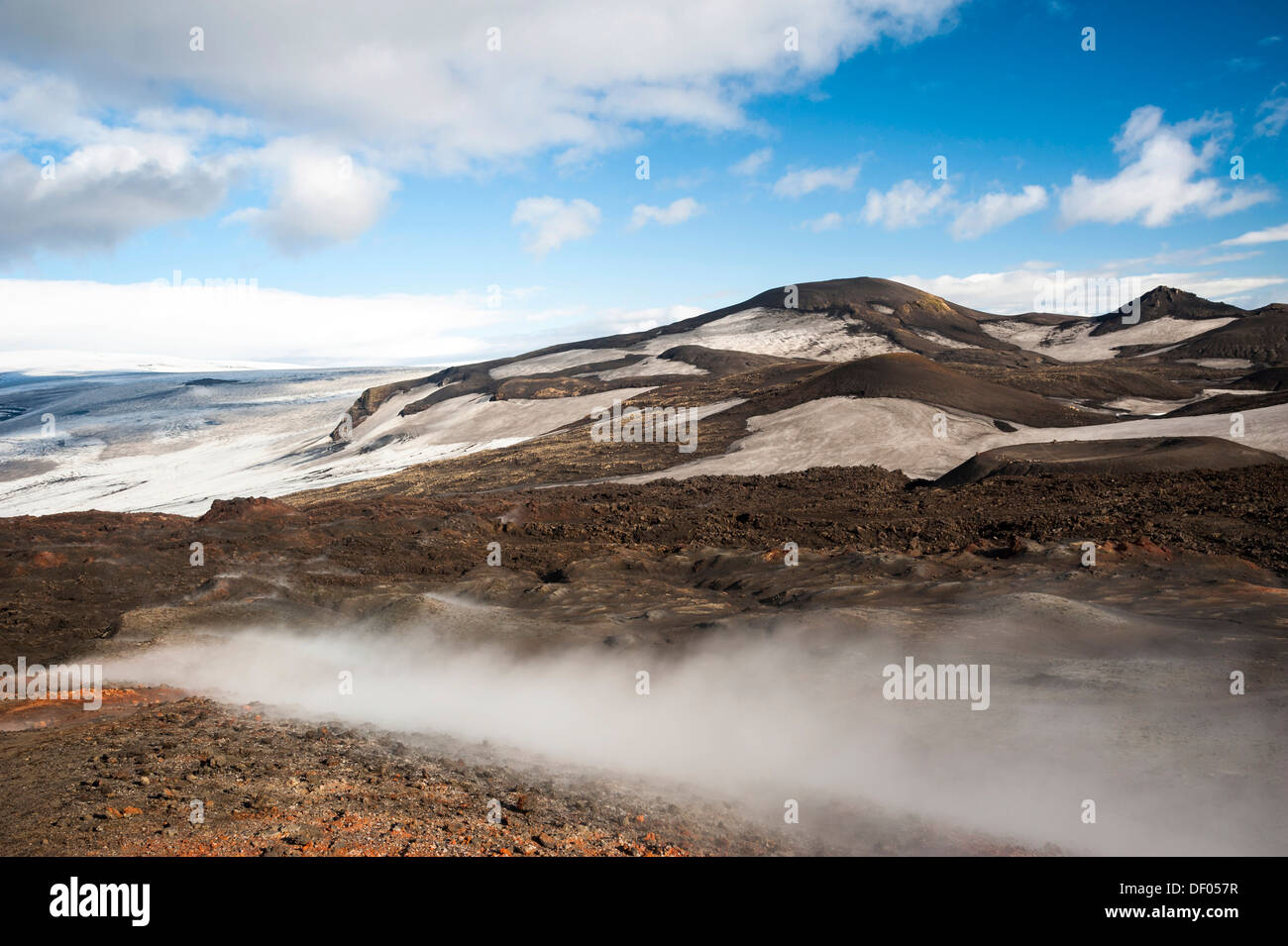La cottura a vapore, Goðahraun Godahraun campo di lava, solfatars sul vulcano Fimmvoerðuháls, sentiero escursionistico al Fimmvoerðuháls Foto Stock
