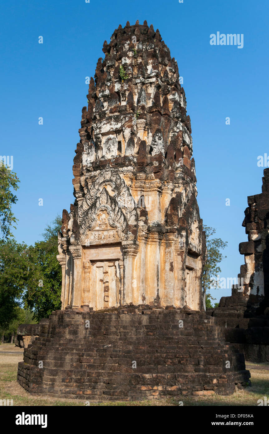 Stile Khmer prang o tower, Wat Phra Phai Luang tempio, Sukhothai Historical Park, sito Patrimonio Mondiale dell'UNESCO, la Thailandia del Nord Foto Stock