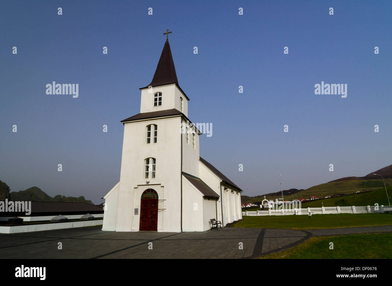La chiesa, città di Vestmannaeyjar, Isola di Heimaey, Isole Westman, Suðurland o Sud dell'Islanda, Islanda, Europa Foto Stock