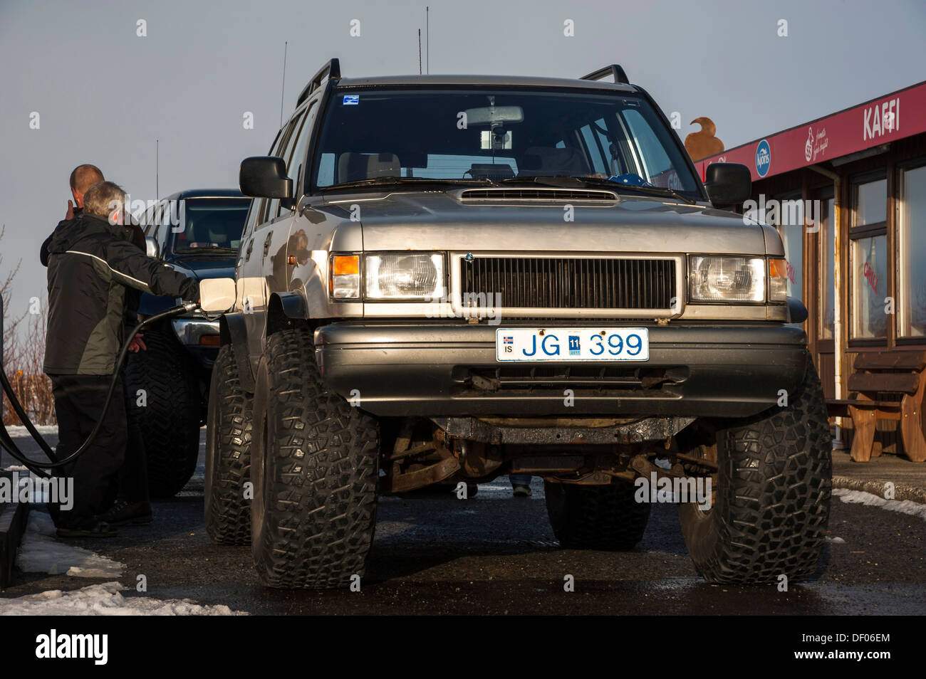 Super Jeep, stazione di rifornimento, Islanda, Europa Foto Stock