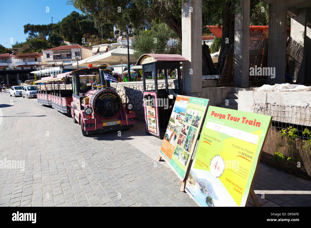 Parga tour train gite turistiche intorno alla città greco in Grecia Foto Stock