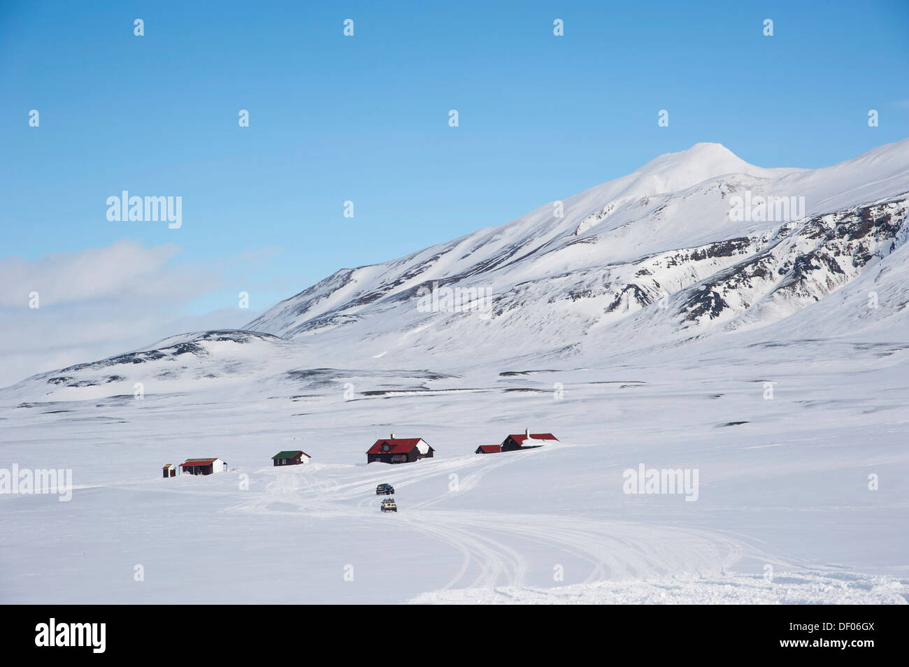 Super jeep avvicina Nýidalur capanne, paesaggio invernale, ghiacciaio Vatnajoekull, islandese Highlands, Islanda, Europa Foto Stock