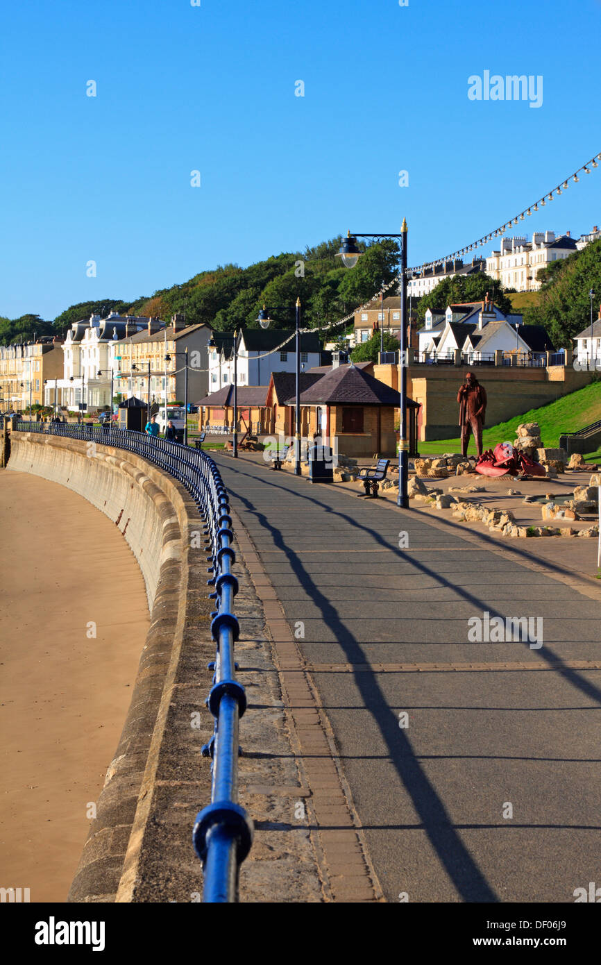 La passeggiata sul lungomare, Filey, North Yorkshire, Inghilterra, Regno Unito. Foto Stock