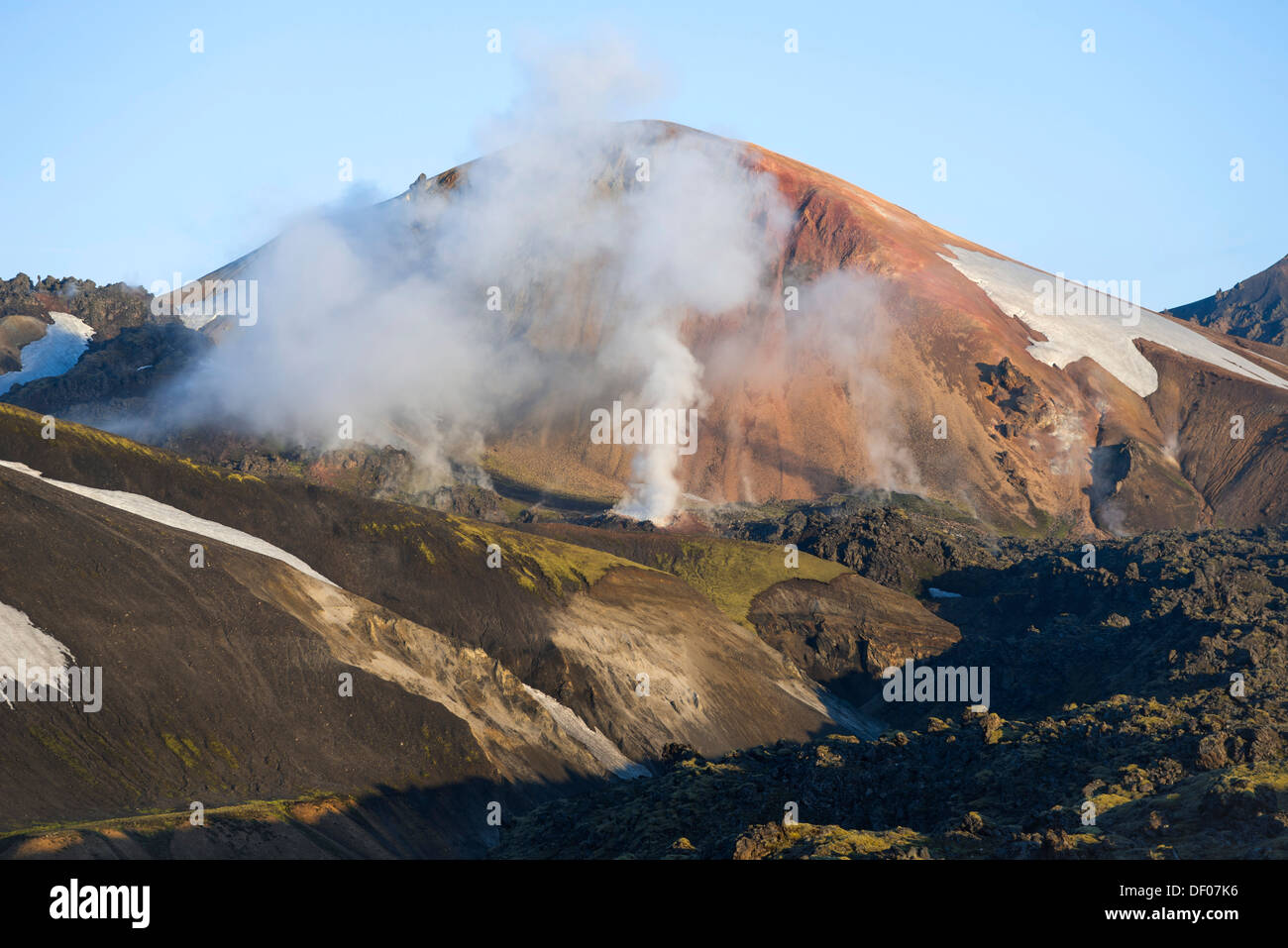 Vista dal vulcano Bláhnúkur al vulcano Brennisteinsalda e il Laugahraun campo di lava riolitica, montagne Foto Stock