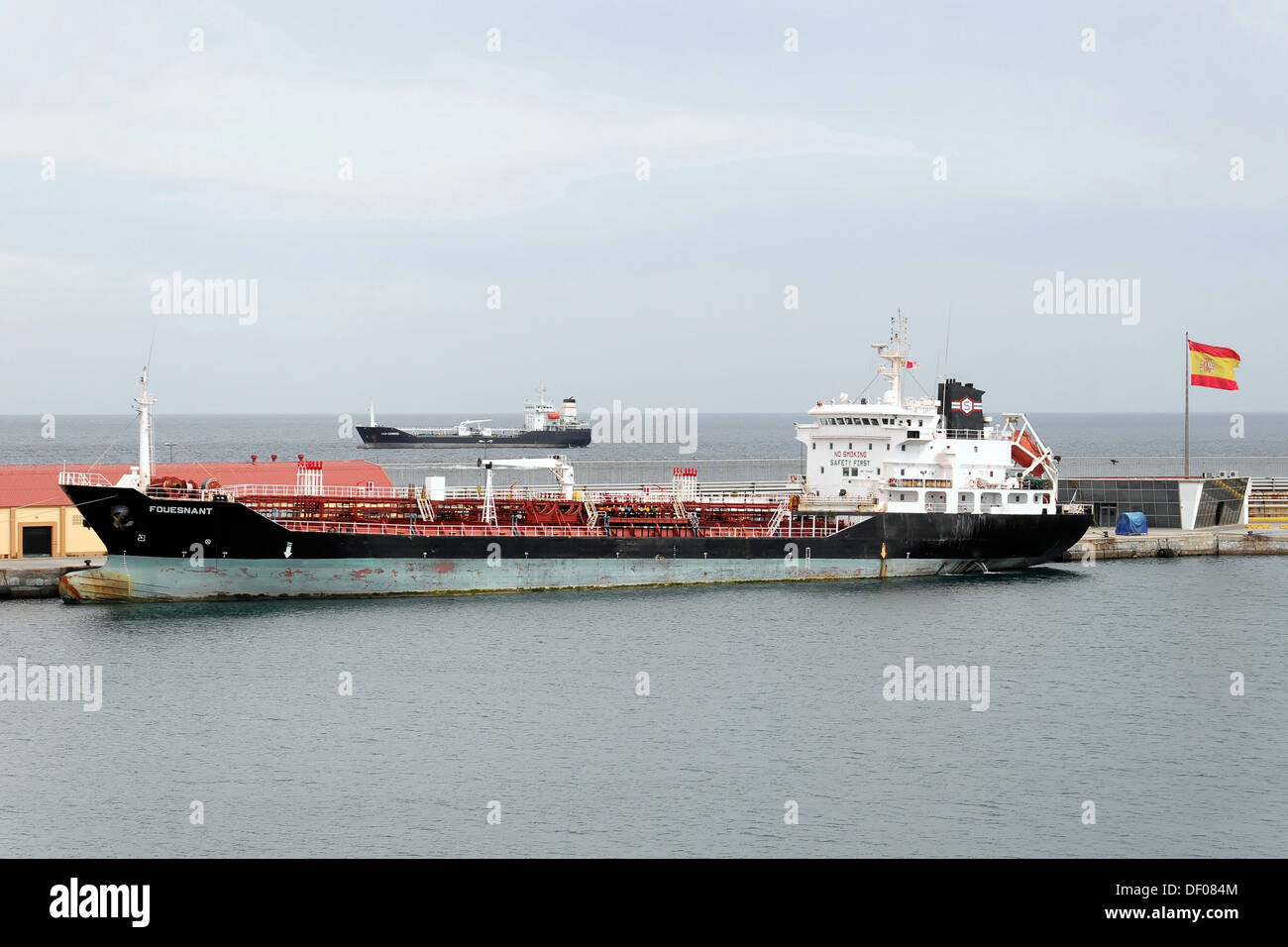 Fouesnant tanker, 110m, Puerto de Ceuta, porto di Ceuta, Ceuta, Marocco, Africa Foto Stock