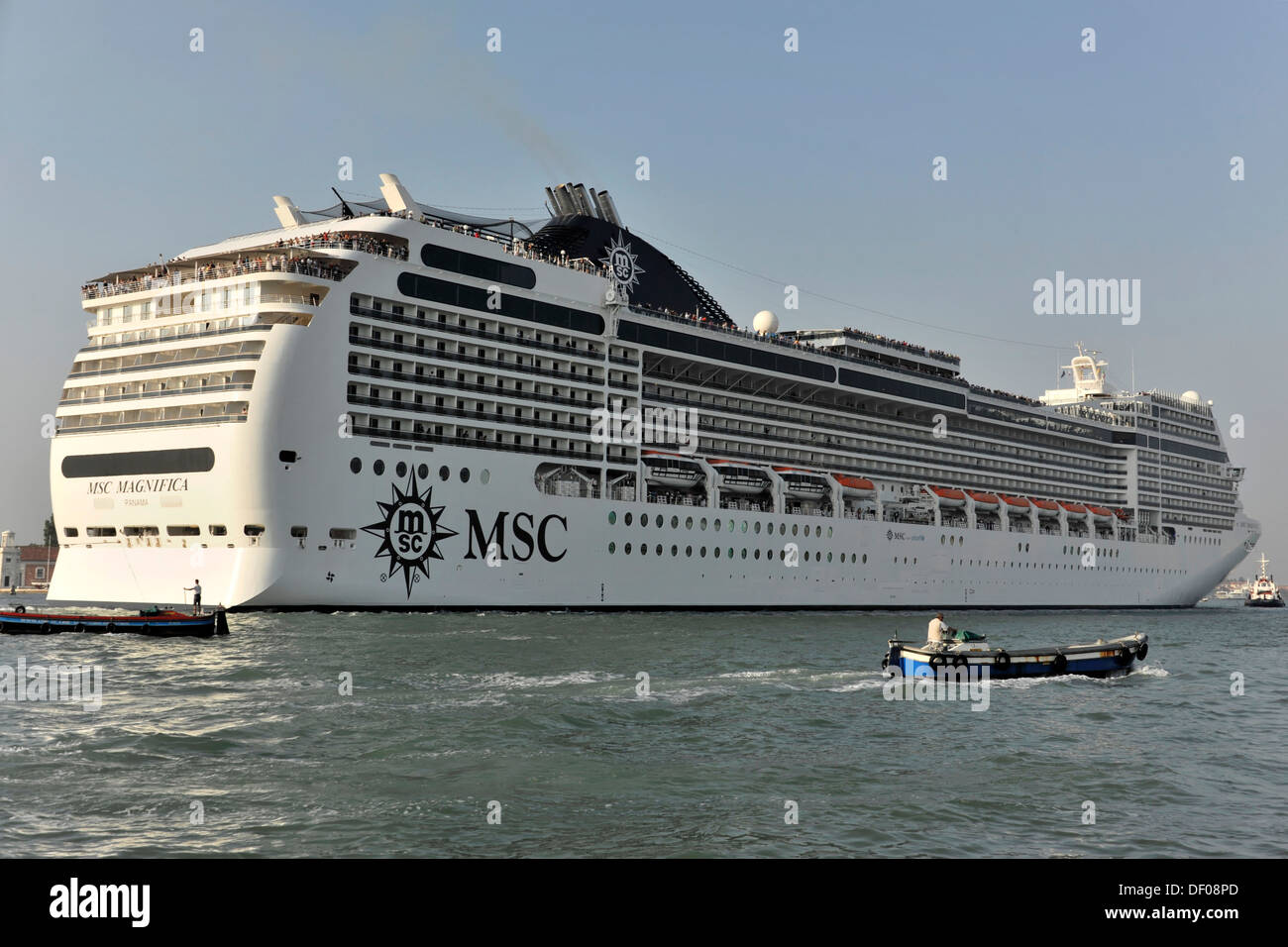 MSC Magnifica, la nave di crociera, costruito nel 2010, 293.8 m, 2550 i passeggeri in arrivo nel porto di Venezia, Veneto, Italia, Europa Foto Stock