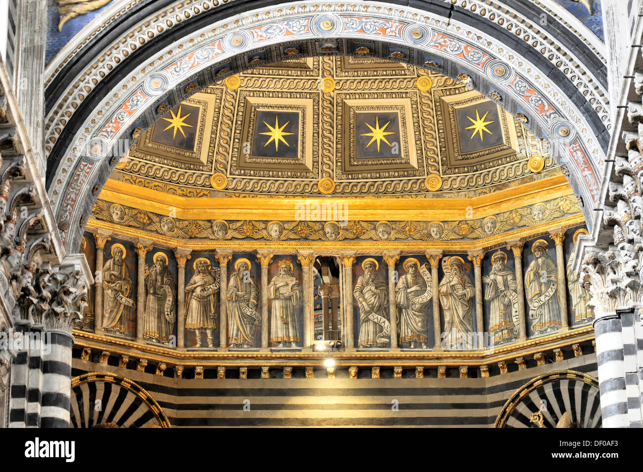 Dettaglio, affreschi e sculture e cupola della cattedrale di Siena, Cattedrale di Santa Maria Assunta, vista interna, Foto Stock