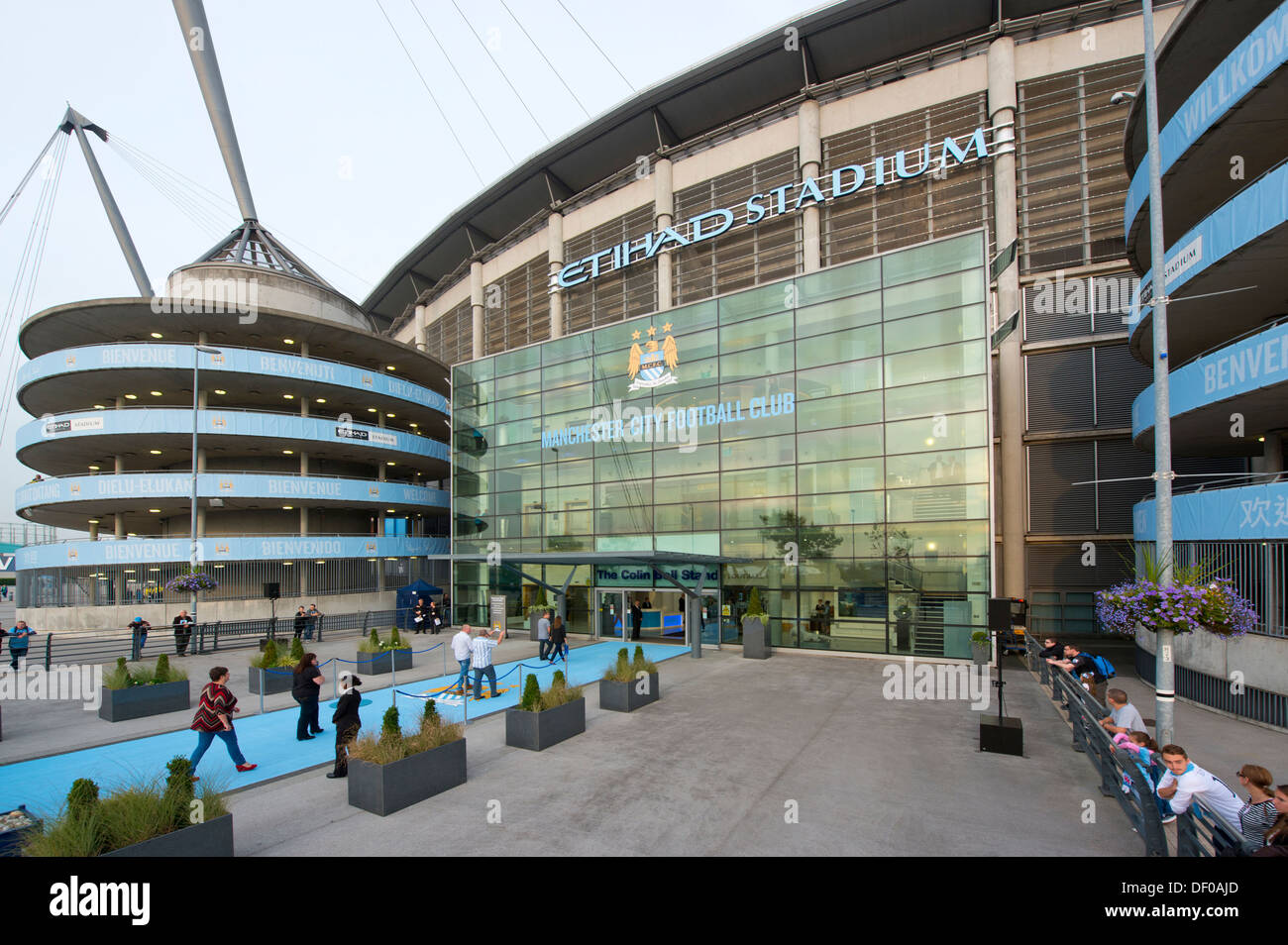 Una vista esterna dell'Etihad Stadium, casa del Manchester City Football Club (solo uso editoriale). Foto Stock