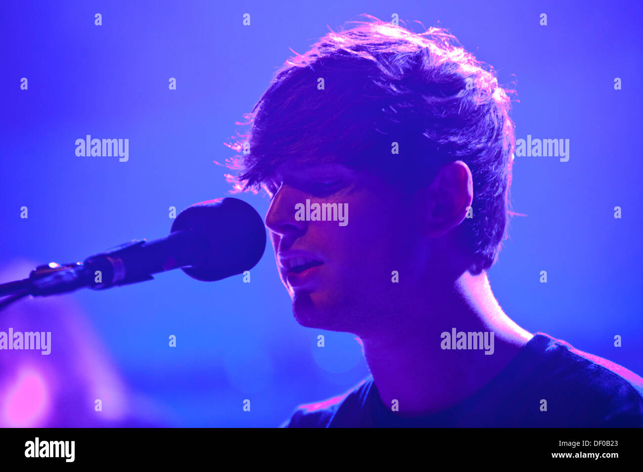 London, Regno Unito - 25 Settembre 2013: James BLAKE esegue al O2 Shepherd's Bush Empire a Londra. James BLAKE (nato nel 1988) è un inglese di musica elettronica produttore e cantautore da Londra. Credito: Piero Cruciatti/Alamy Live News Foto Stock