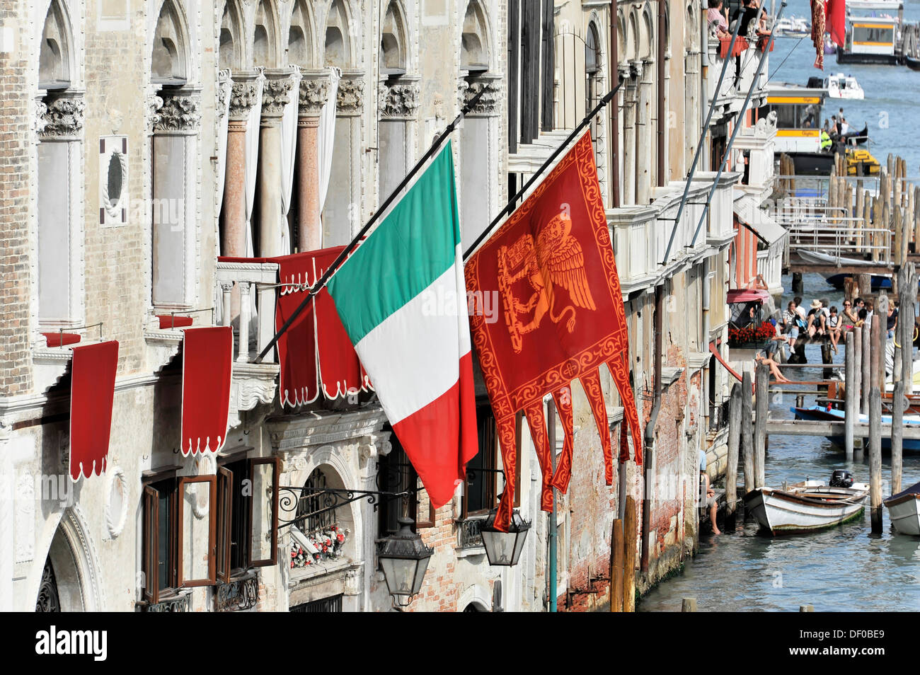 Bandiere per la Regata Storica 2012, Grand Canal, Venezia, Veneto, Italia, Europa Foto Stock