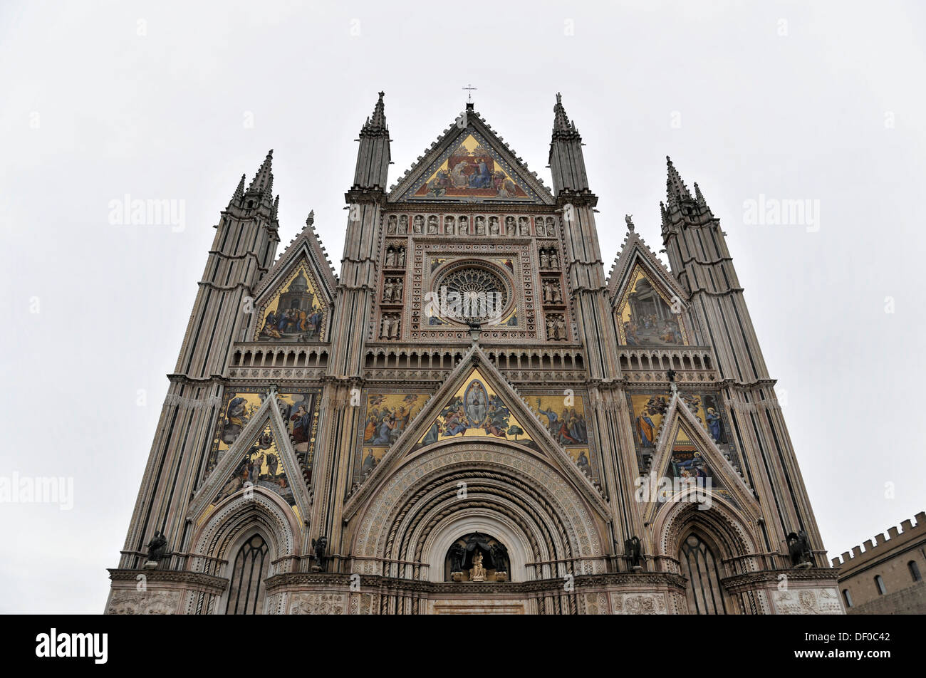 La facciata del Duomo di Orvieto, Orvieto, Provincia di Terni, Umbria, Italia, Europa Foto Stock