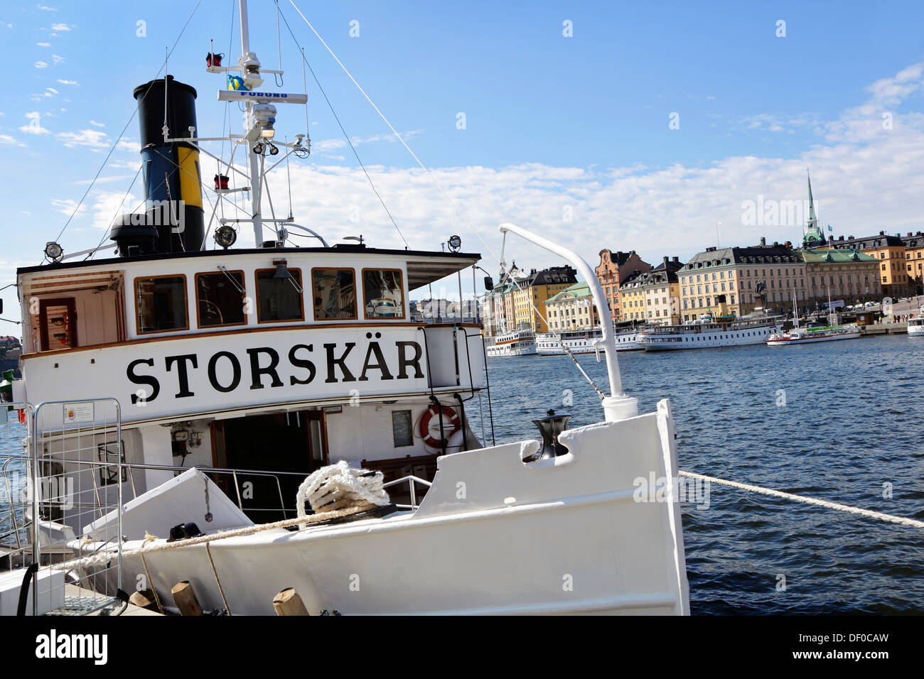 Il piroscafo Storskär ormeggiato a Strömkajen, con Gamla Stan in background, Stoccolma, Svezia Foto Stock
