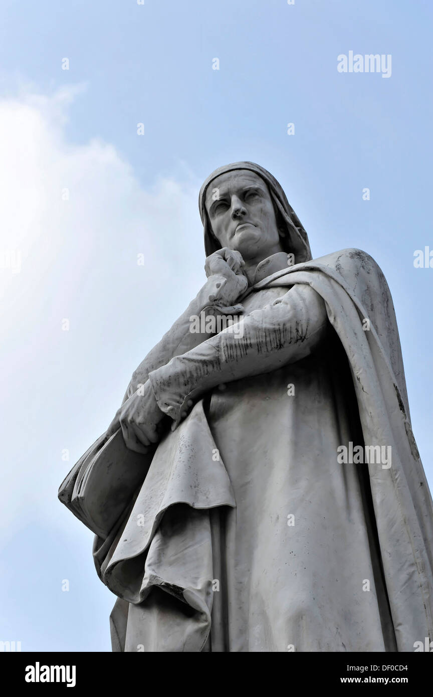 Statua del poeta Dante Alighieri, 1265 - 1321, Piazza dei Signori, Verona, Veneto, Italia, Europa, PublicGround Foto Stock