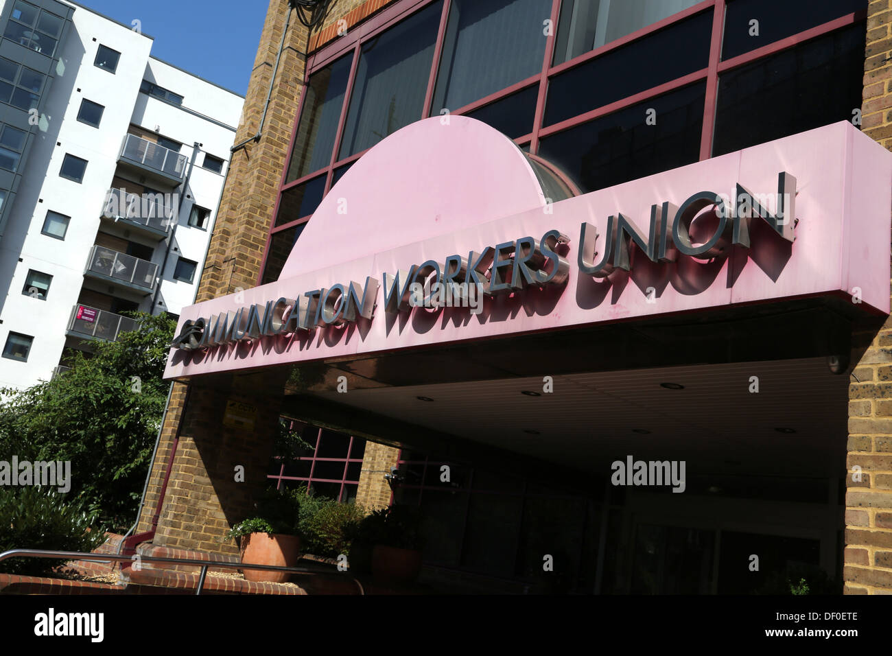 Wimbledon Londra Inghilterra Il Broadway degli operatori della comunicazione europea entrata della sede centrale Foto Stock