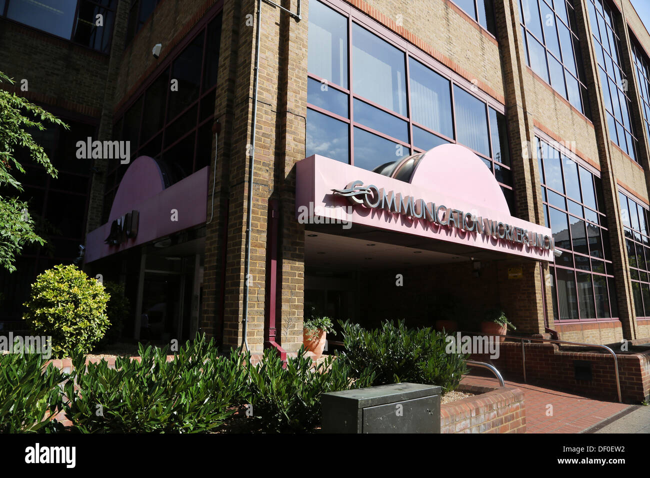 Wimbledon Londra Inghilterra Il Broadway degli operatori della comunicazione europea entrata della sede centrale Foto Stock