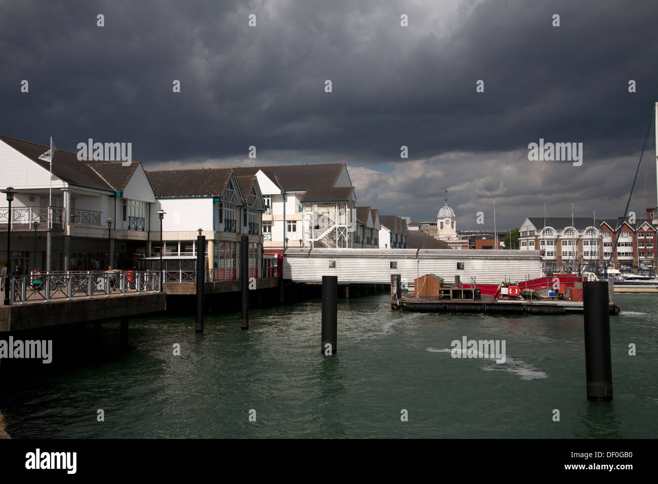 Acqua di Southampton Southampton docks hampshire Inghilterra Foto Stock