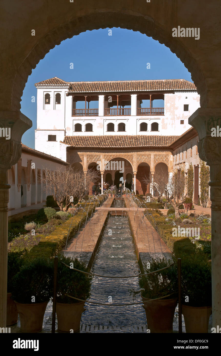Generalife Palazzo e il cortile del Acequia, Generalife, Alhambra di Granada, regione dell'Andalusia, Spagna, Europa Foto Stock