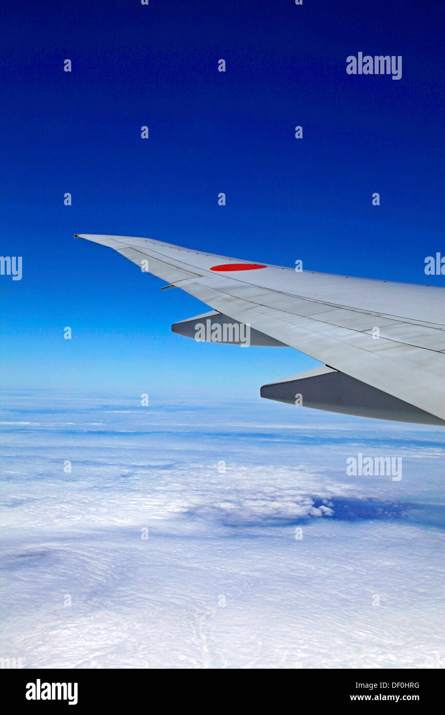 Cielo e nubi una vista dalla All Nippon Airways Boeing 777 Foto Stock