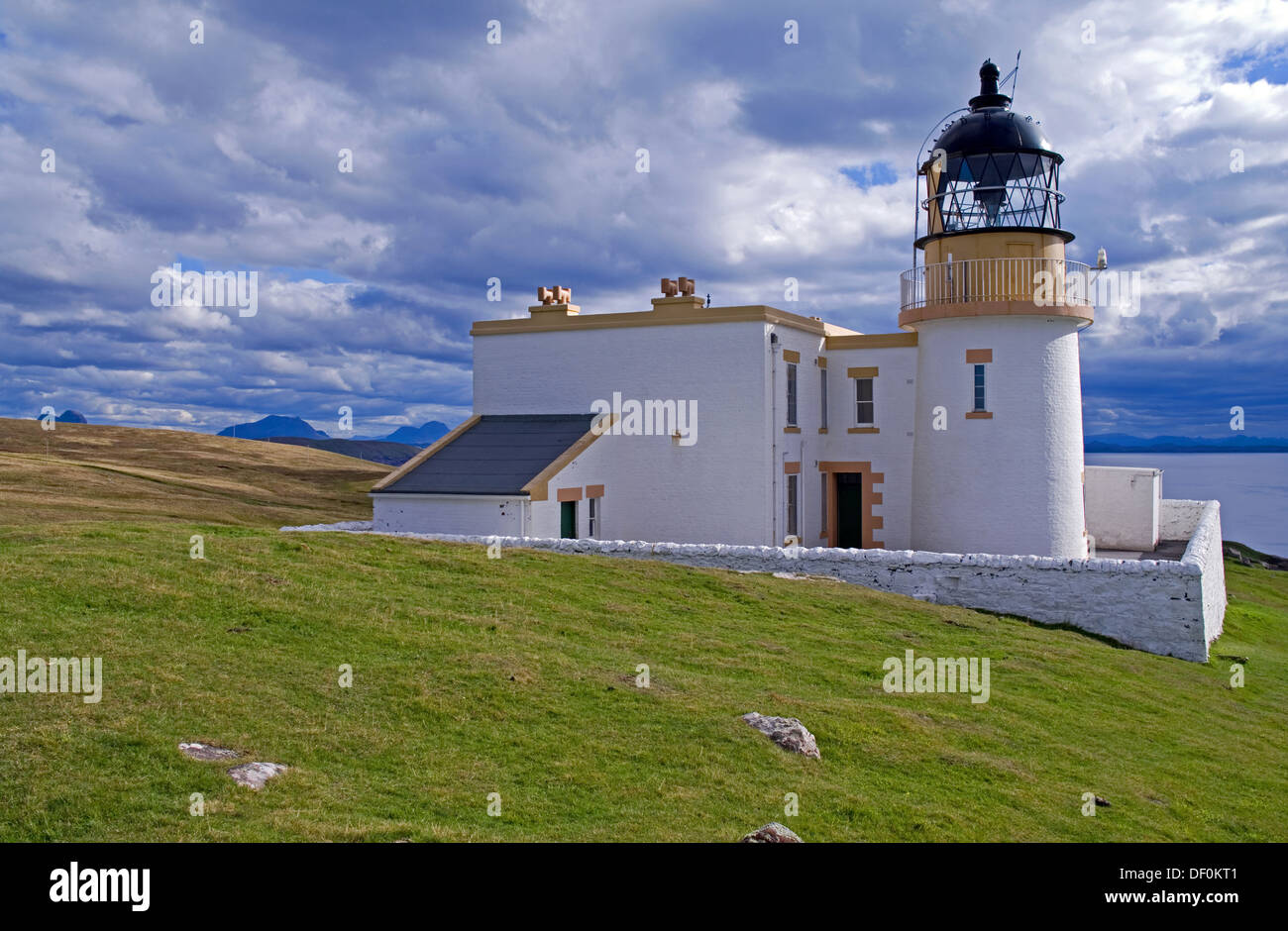 Stoer Capo Faro sulla penisola Stoer da Lochinver. Suilven, Cul Mor e Cul Beag sullo skyline, Sutherland, Scotland Regno Unito Foto Stock