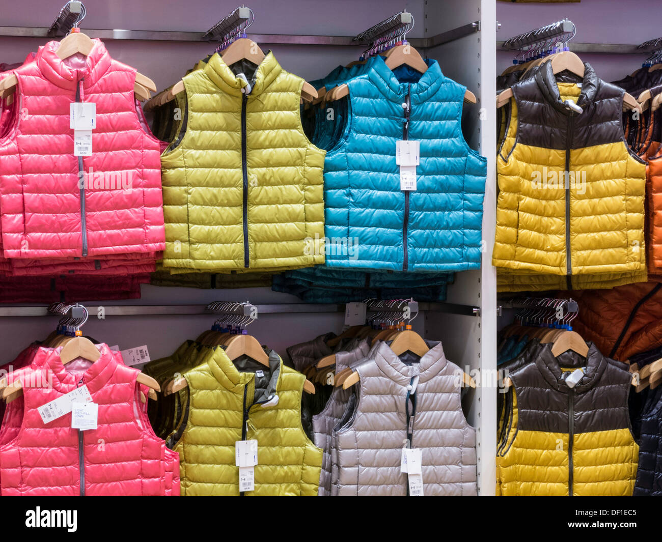 Giubbotto Heattech DisplayUni Qio negozio di abbigliamento interno, 34th Street, New York Foto Stock