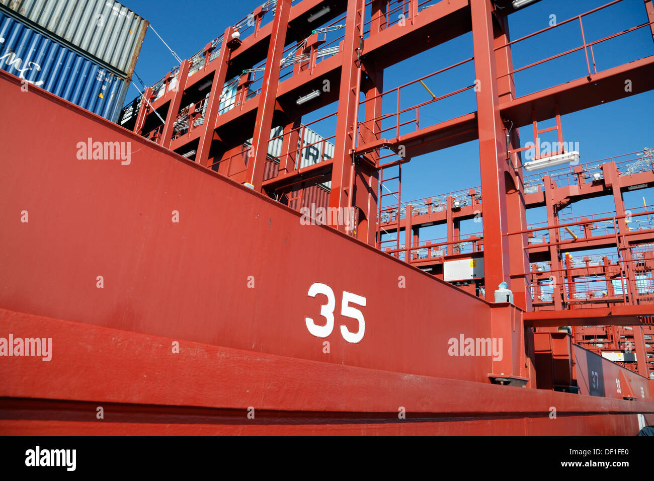 Strutture di alloggiamento e di contenitori su Triple-e maestoso Maersk mentre a Copenaghen per una settimana di cerimonia di denominazione e presentazione. Foto Stock