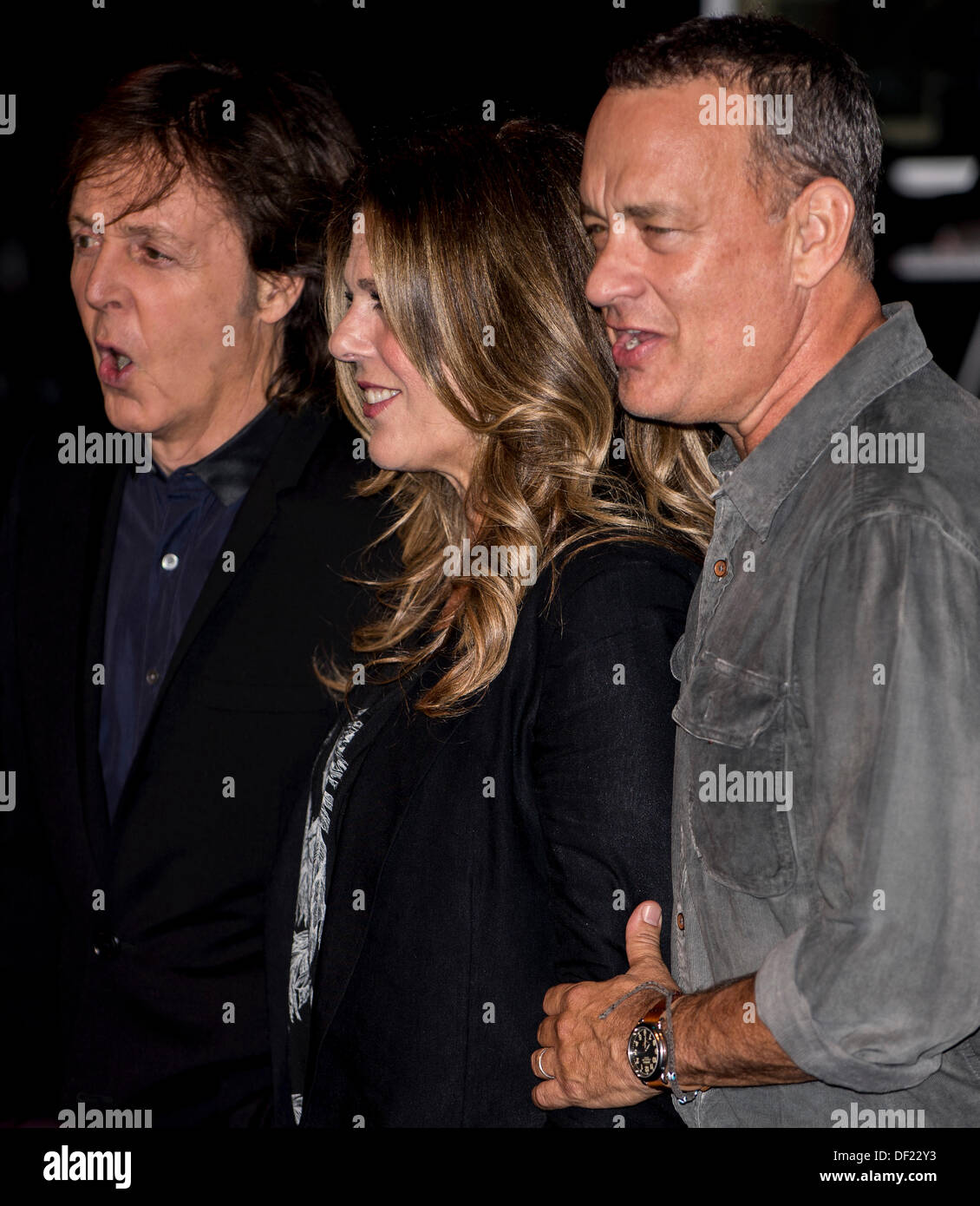 Santa Monica, CA, Stati Uniti d'America. Xxv Sep, 2013. SIR PAUL MCCARTNEY, Rita Wilson e Tom Hanks arriva per il Shakespeare Center di Los Angeles' XXIII edizione semplicemente Shakespeare in ampia fase. Credito: Brian Cahn/ZUMAPRESS.com/Alamy Live News Foto Stock