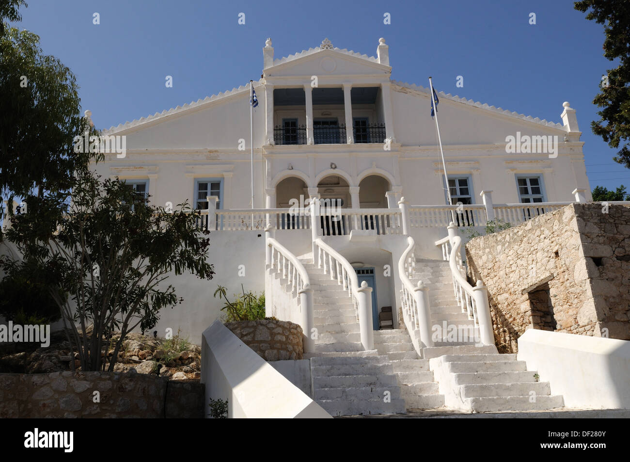 Il municipio vecchio edificio a Halki Chalki DODECANNESO Grecia Foto Stock