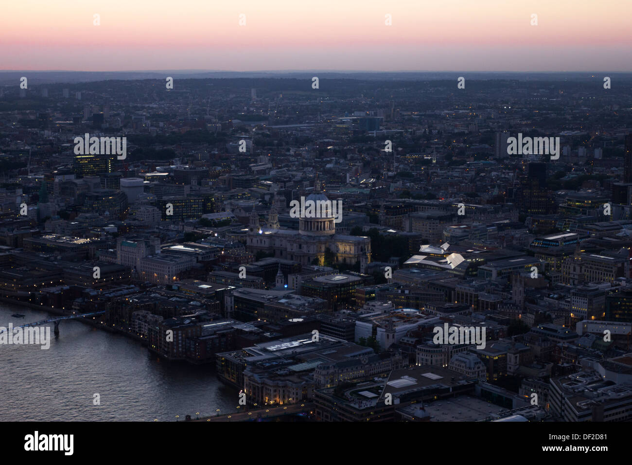 Vista dalla cima del grattacielo Shard al tramonto - Southwark - Londra Foto Stock