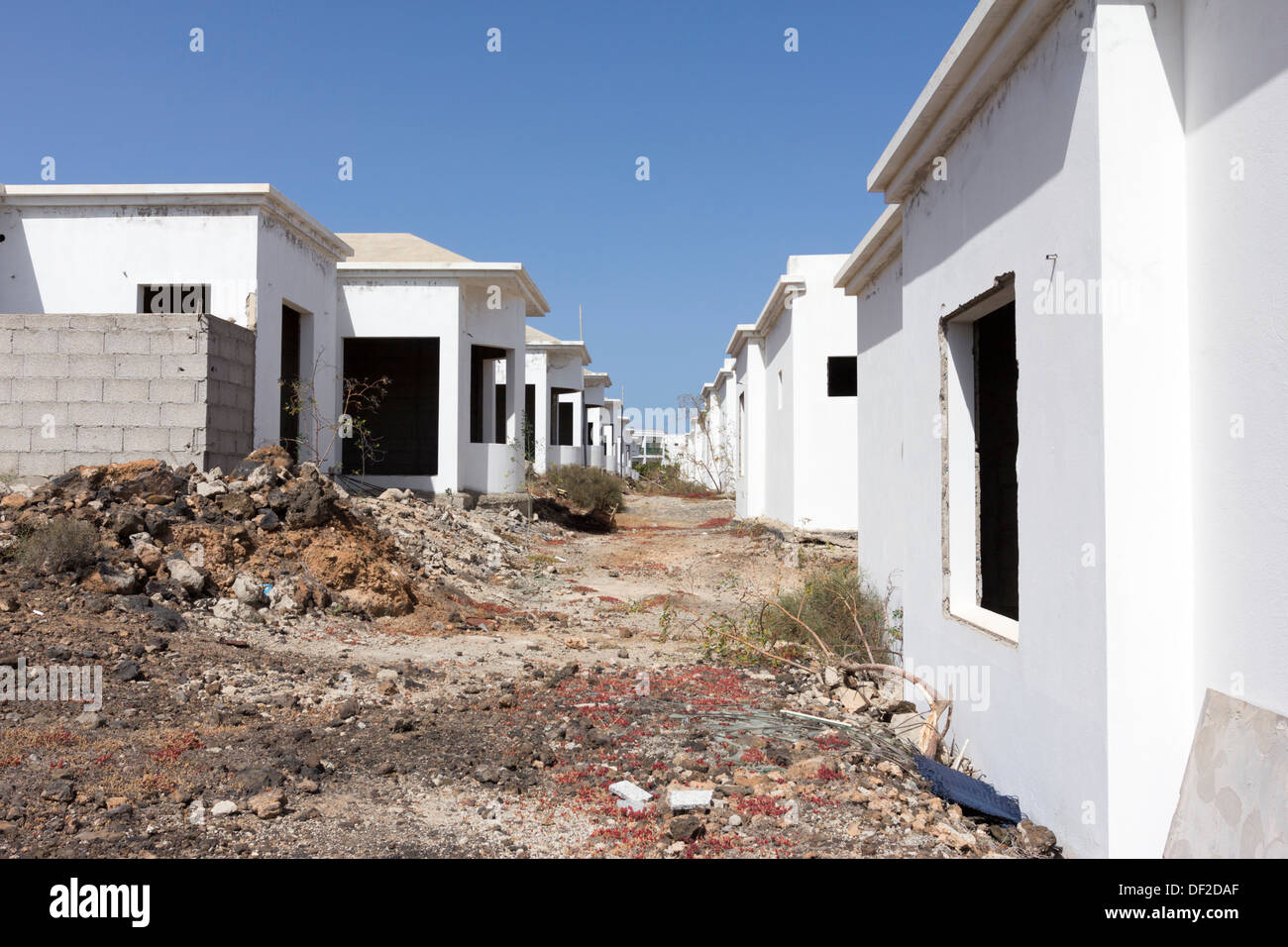 Ville incompiuto causato dalla recessione spagnola - Costa Teguise - Lanzarote - Isole Canarie Foto Stock