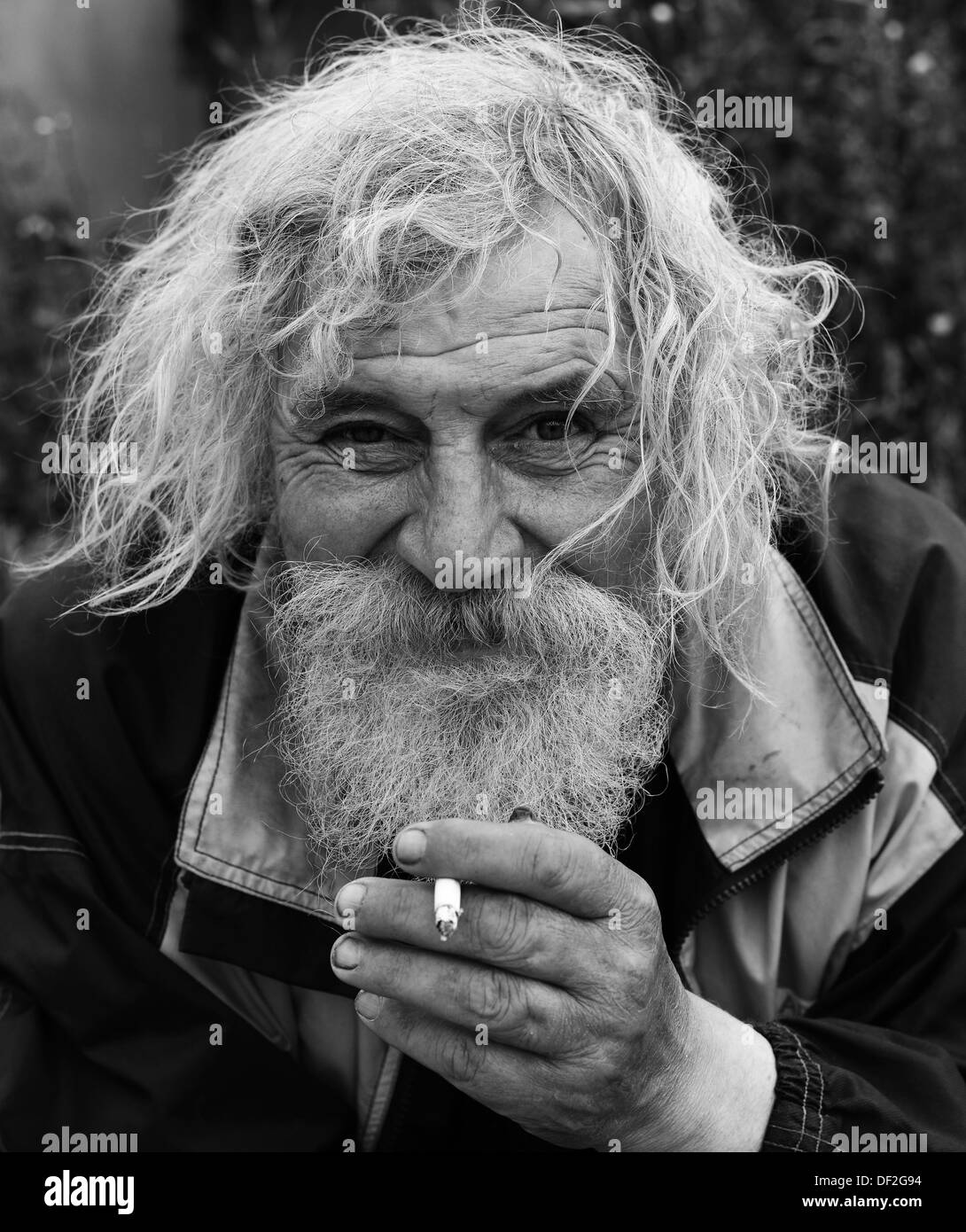 Il ritratto di una persona senzatetto in Praga. Foto Stock