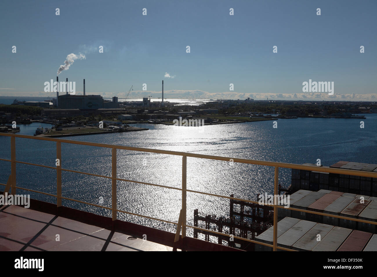 Arial vista di Amager nel porto di Copenhagen dalla Maersk Line Triple-E nave portacontainer, Majestic Maersk Foto Stock