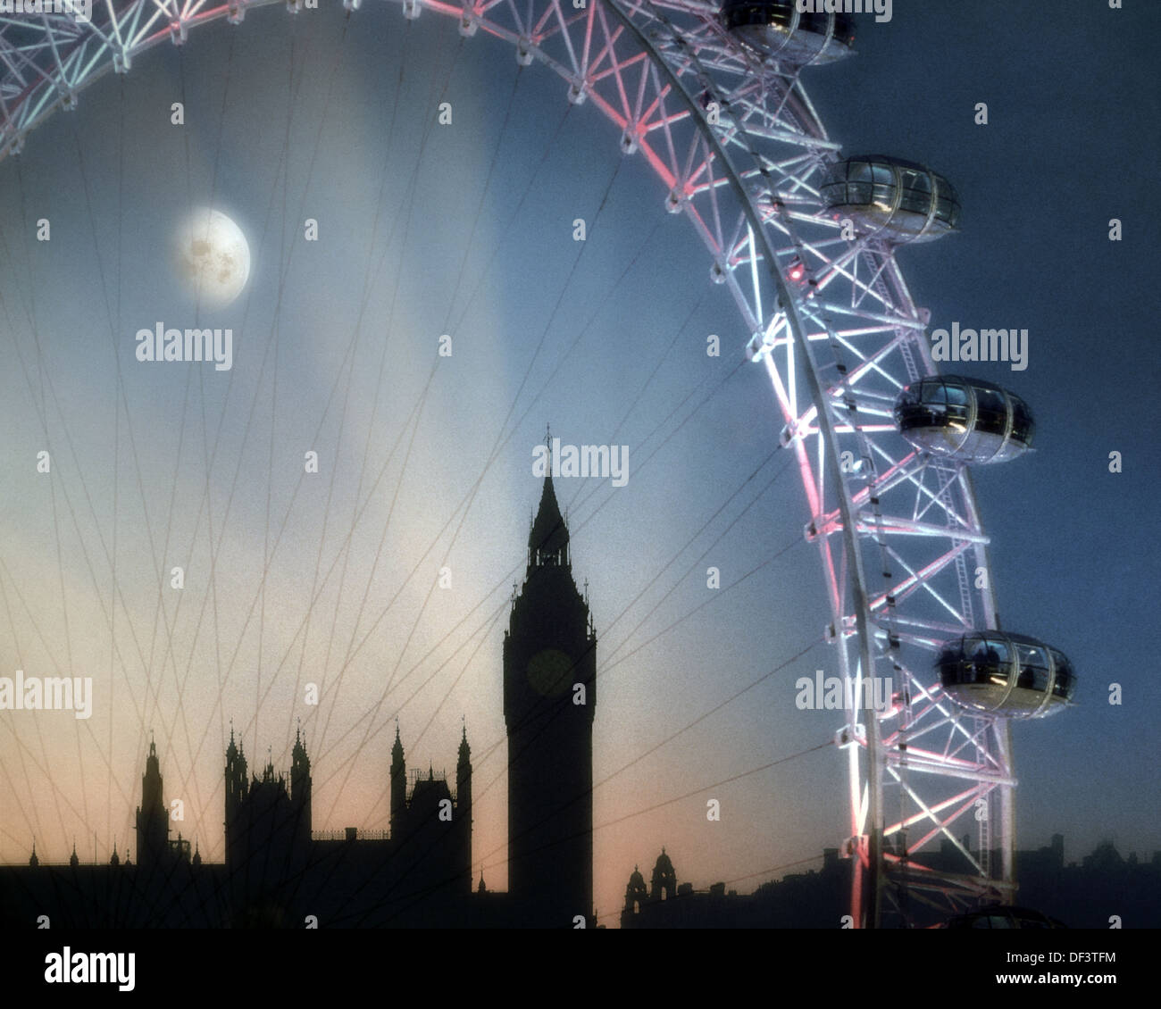GB - LONDRA: il London Eye e il Big Ben di notte Foto Stock