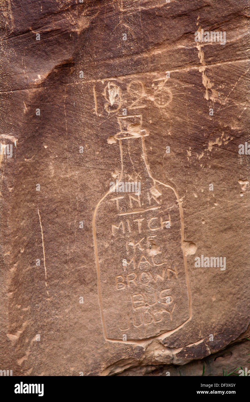 Petroglyph storico lungo il fiume Colorado a valle del paese di Moab, Utah. Foto Stock
