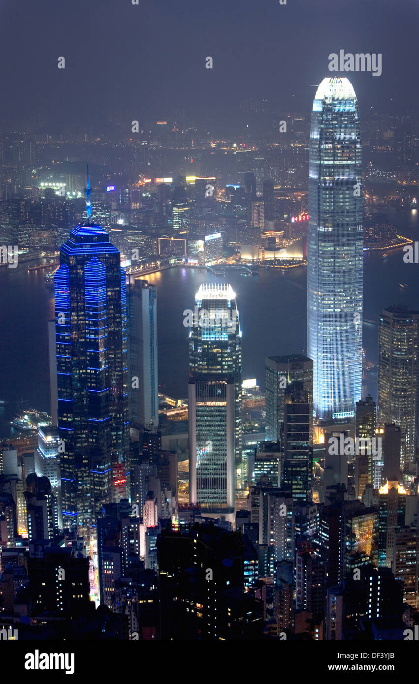 Hong Kong, Cina, skyline notturno da Victoria Peak Foto Stock