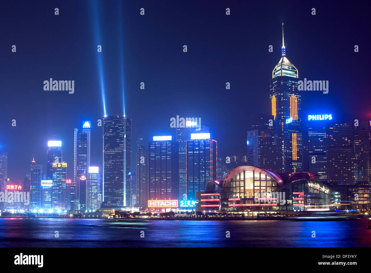 Hong Kong, Cina, grattacieli e skyline di Hong Kong da Kowloon Foto Stock