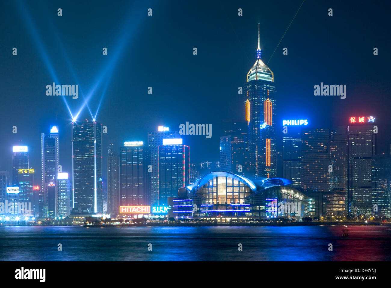 Hong Kong, Cina, grattacieli e skyline di Hong Kong da Kowloon Foto Stock