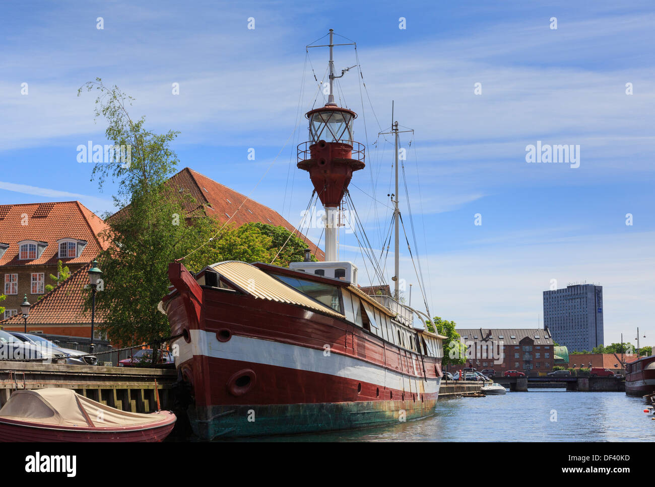 Vecchio lightship su Christianshavns Kanal, Christianshavn, Copenaghen, Zelanda, Danimarca e Scandinavia Foto Stock